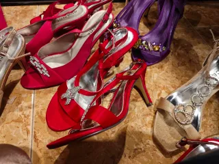 Lote 19 pares sandalias fiesta nuevas marca Avance