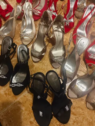 Lote 19 pares sandalias fiesta nuevas marca Avance