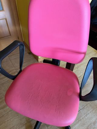 Silla de escritorio rosa y negra