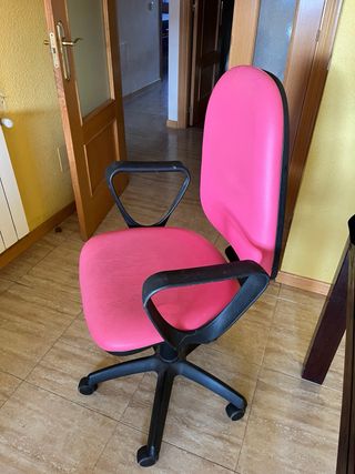 Silla de escritorio rosa y negra