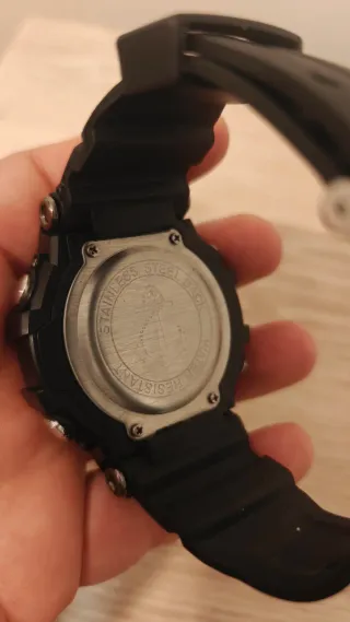 Reloj Digital Sport Negro y Dorado