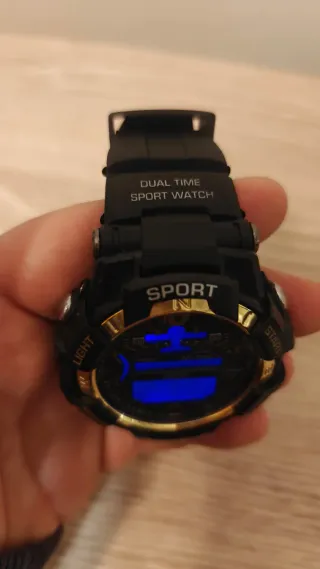 Reloj Digital Sport Negro y Dorado