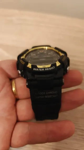 Reloj Digital Sport Negro y Dorado