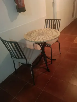 Mesa jardín y 2 sillas