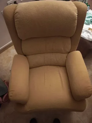 Sillón relax de tela beige