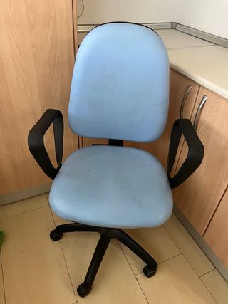 Silla de escritorio azul y negra