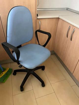 Silla de escritorio azul y negra
