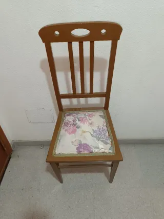 Sillas antiguas de madera a restaurar