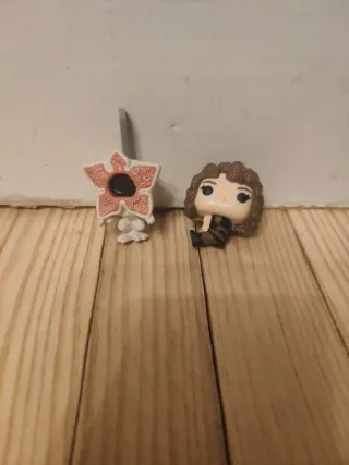 Figuras Demogorgon y Nancy