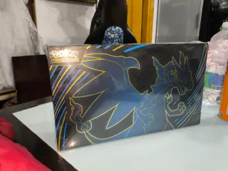 Pokémon - Ultrapremiun Mega Charizard Ex - SELLADA