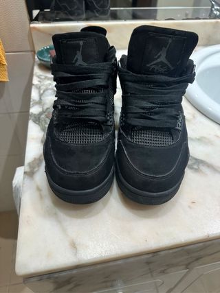 Jordan 4 Negro