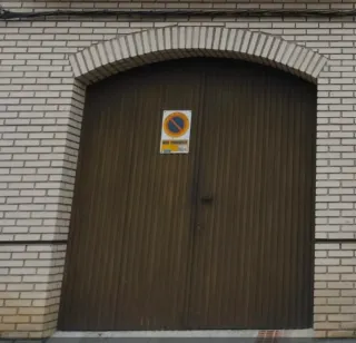 Puerta de garaje de hierro