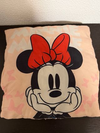 Cojín Minnie Mouse con brazo