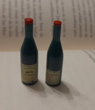 Miniature bottiglie di vino per case delle bambole