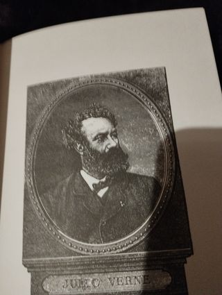 Libro con dos novelas de Julio Verne