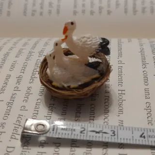 Nido de cigüeñas miniatura