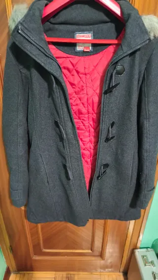 Chaquetón mujer gris con capucha