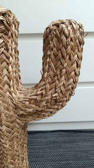 Cactus decorativo de mimbre o ratan (55 cm alto)