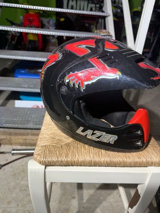 Casco Lazer Vintage Negro y Rojo