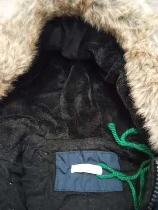 Buzo de bebé con capucha y pelo