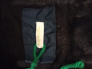 Buzo de bebé con capucha y pelo