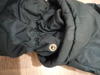 Buzo de bebé con capucha y pelo