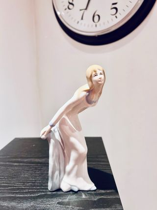 Figura de porcelana 22cm sellada y numerada