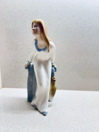 Figura de porcelana 22cm sellada y numerada