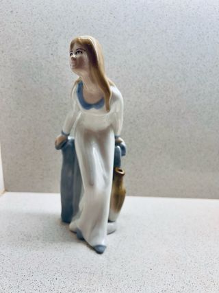 Figura de porcelana 22cm sellada y numerada