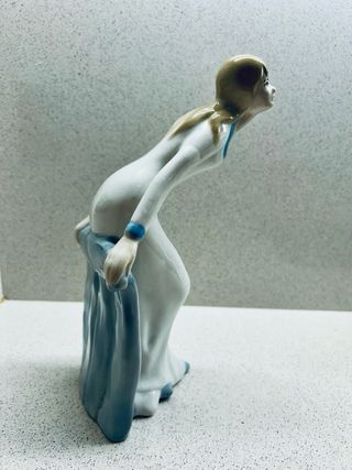 Figura de porcelana 22cm sellada y numerada