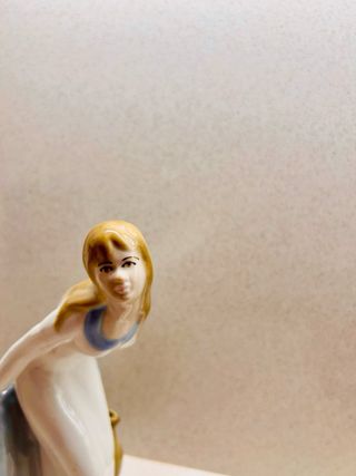 Figura de porcelana 22cm sellada y numerada