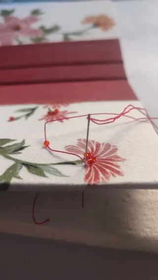 Cuaderno creativo floral con abalorios