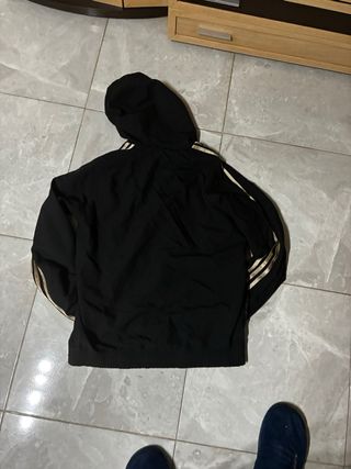 Sudadera Adidas Negra y Dorada