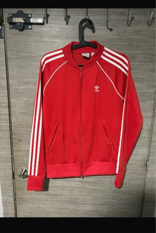 Chaqueta Adidas Roja con Rayas Blancas