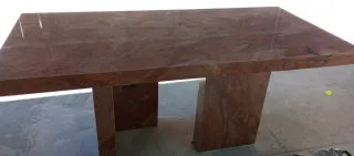 Mesa de granito roja y negra