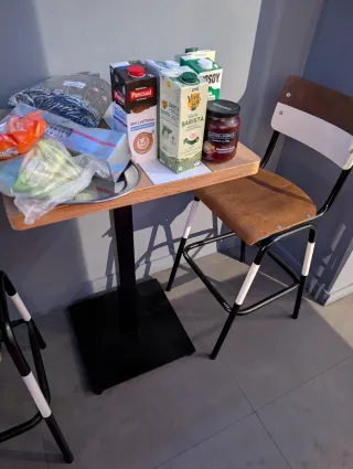 Mesa alta y 4 taburetes madera y metal