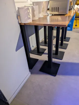 Mesa alta y 4 taburetes madera y metal