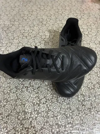 Botas de fútbol negras