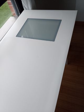 Mesa de dibujo de madera y cristal