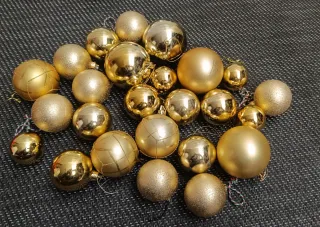 Lote adornos Navidad: bolas colgantes y cestas