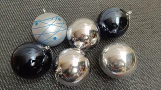 Lote adornos Navidad: bolas colgantes y cestas