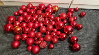 Lote adornos Navidad: bolas colgantes y cestas