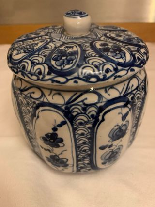 Barattolo in maiolica decorato