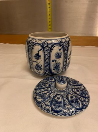 Barattolo in maiolica decorato