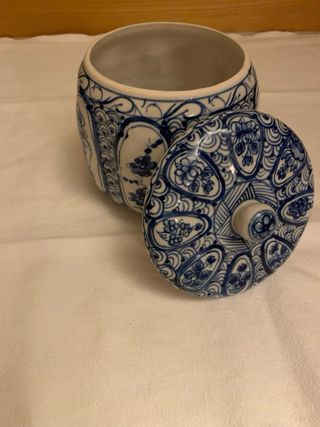 Barattolo in maiolica decorato