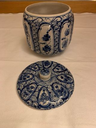 Barattolo in maiolica decorato