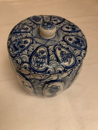 Barattolo in maiolica decorato