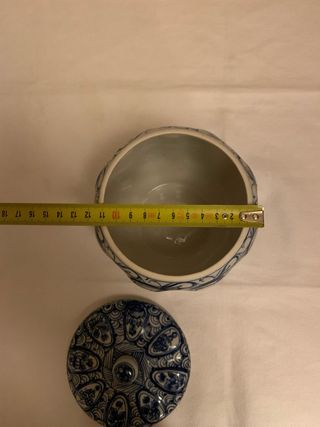 Barattolo in maiolica decorato