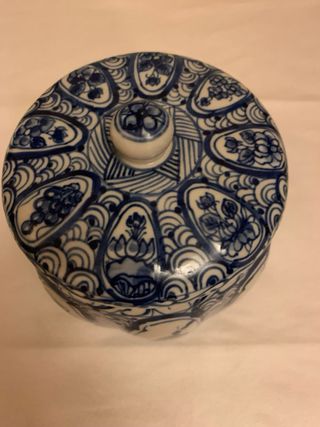 Barattolo in maiolica decorato