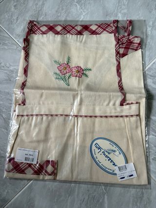 Grembiule con ricamo floreale